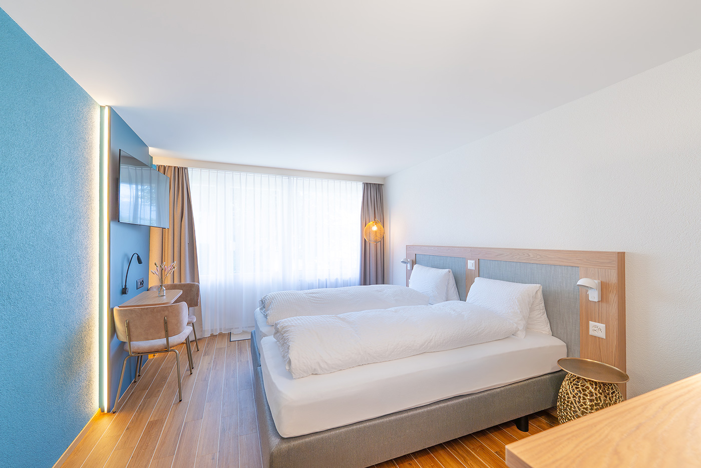 Komfort Zimmer mit seitlichem Seeblick 
