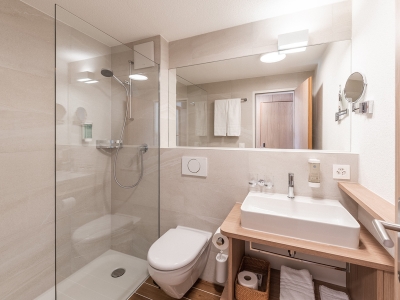 Hotel-Seegarten-Marina Superior-DZ-Seesicht 02